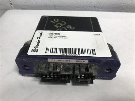 Find many great new & used options and get the best deals for Peterbilt Kenworth 00470ga Turn Signal Control ABS Module P21-1012-302 Pc/abs at the best . . Kenworth turn signal control module location